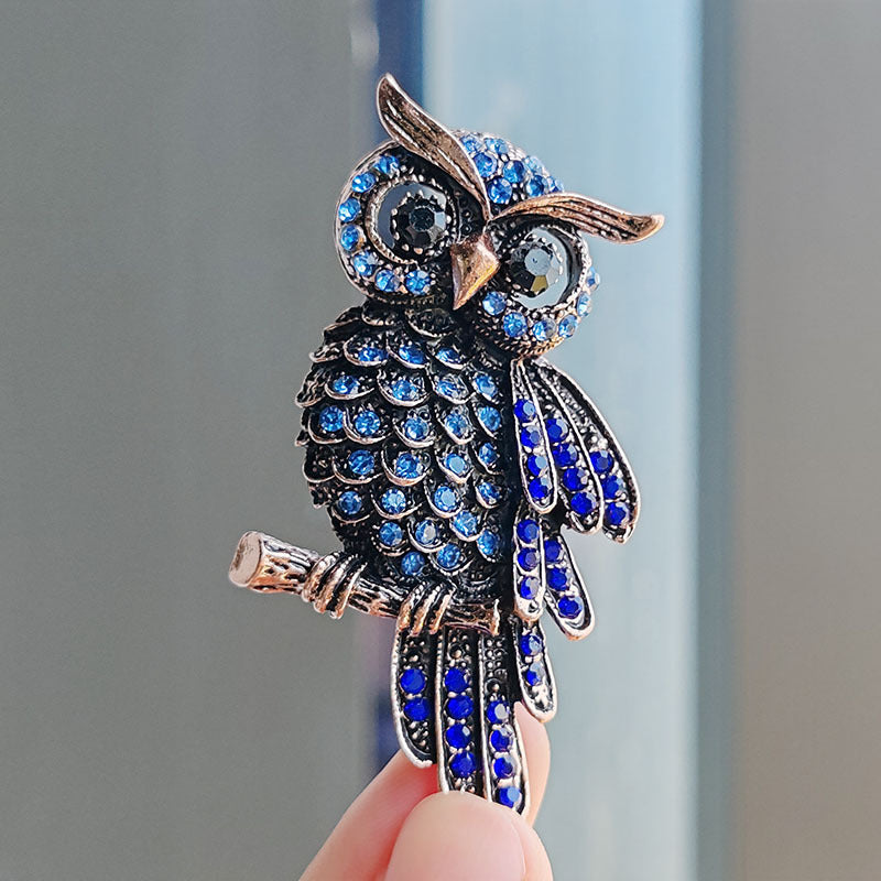 Luxurious blue owl brooch with crystals image 1