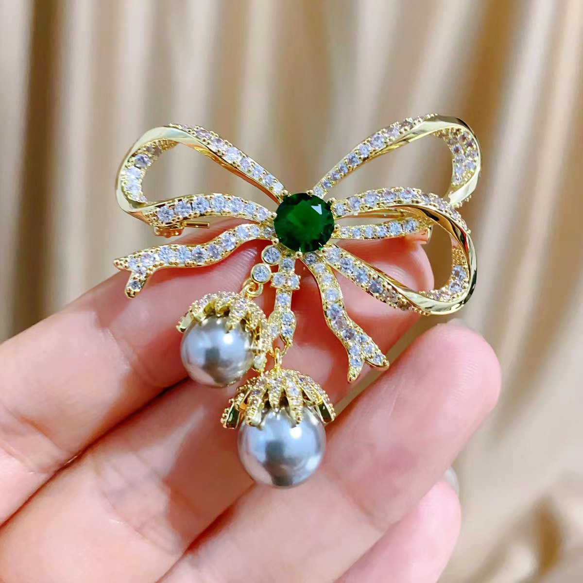 Chic Bow Configuration Accessory in Gold
