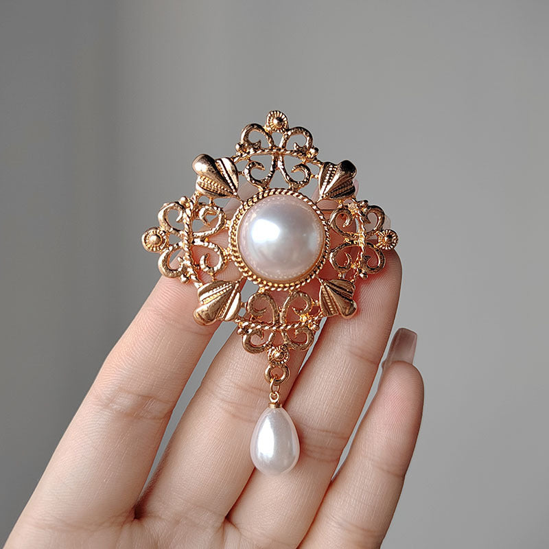 Chic vintage brooch with electroplated finish - image 6