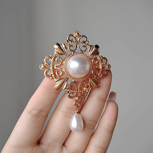 Chic vintage brooch with electroplated finish - image 6