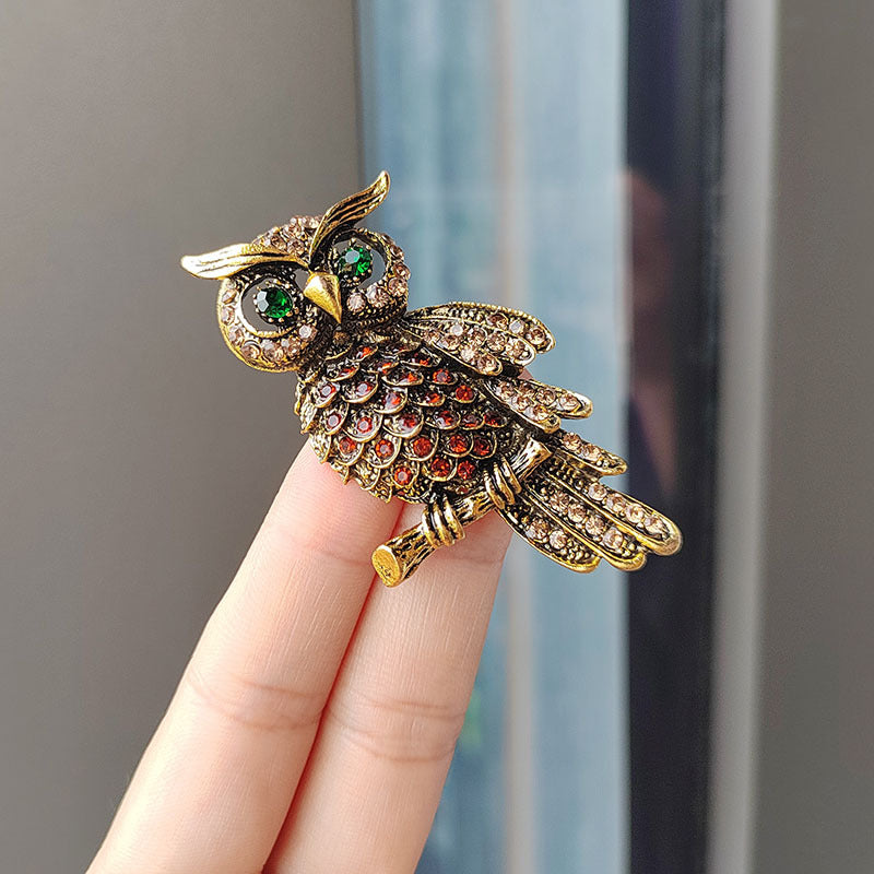 Vintage style owl pin detailed view image 2