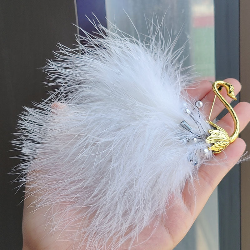 Elegant Brooch for Women Fall Winter Style