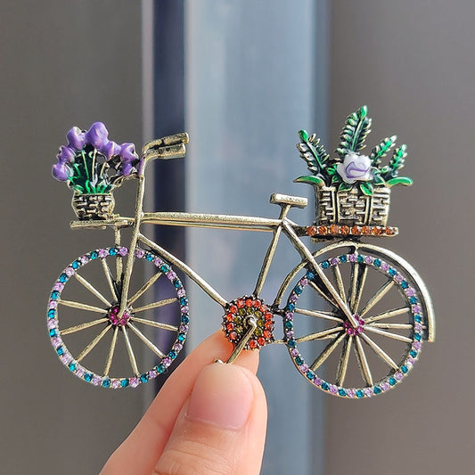 Brooch on Display Image 7