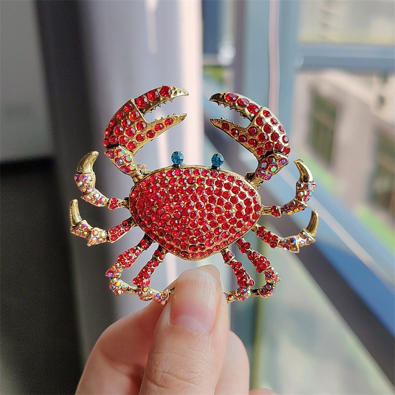 Chic crab brooch with rhinestones