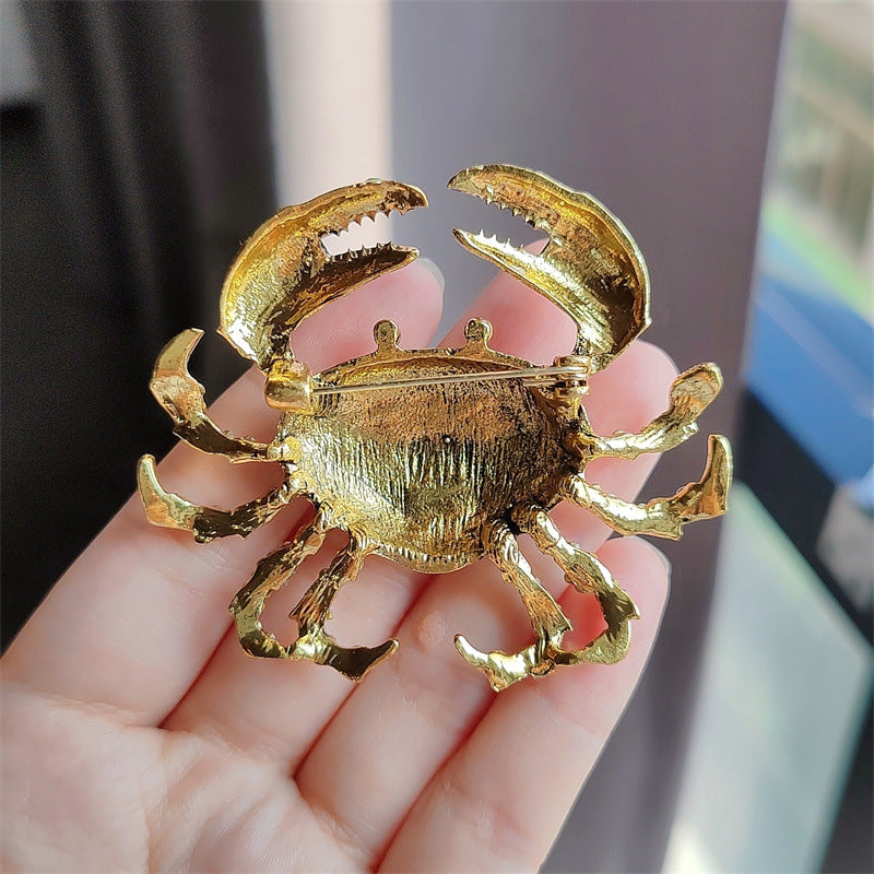 Alloy crab pin for coats