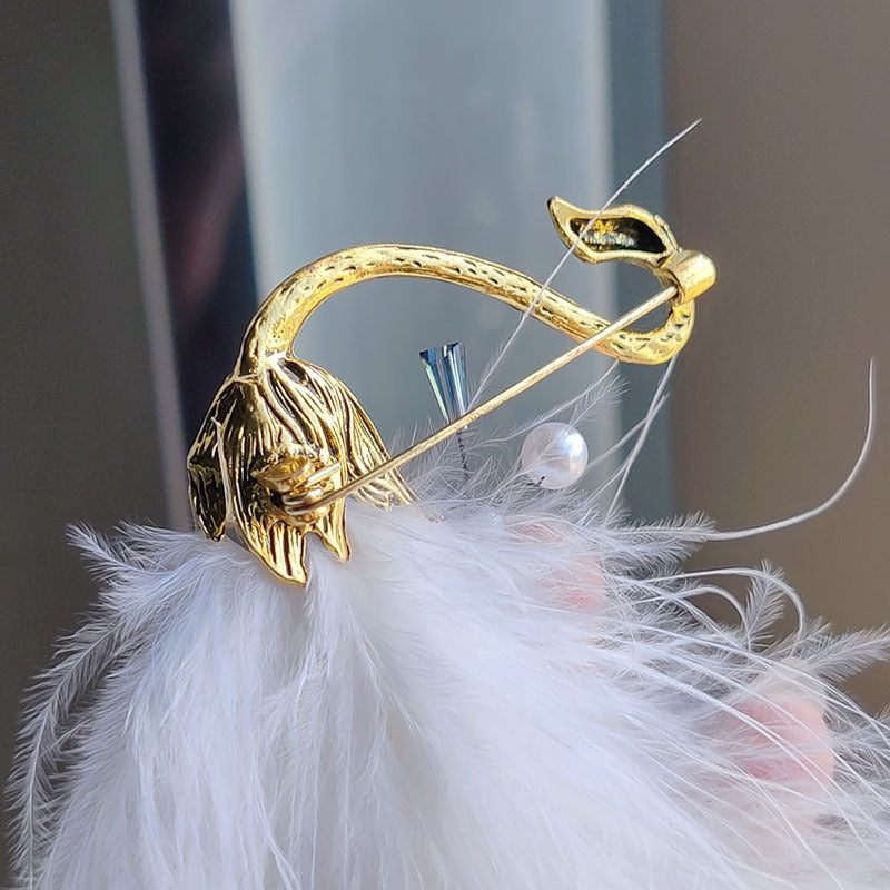 Elegant Brooch for Women Fall Winter Style