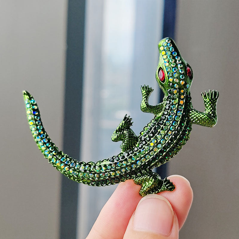 Close up of alloy crocodile brooch rhinestones image 3
