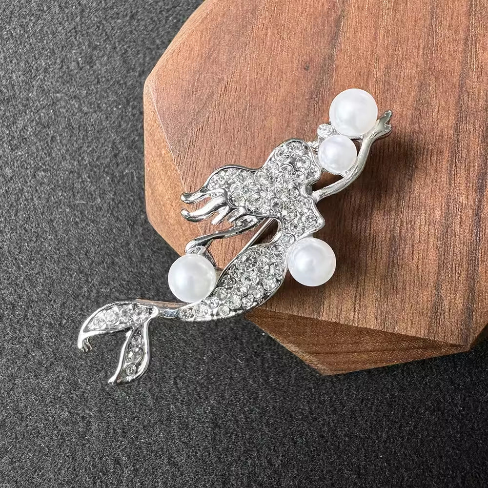 Alloy crystal brooch for stylish outfit enhancement