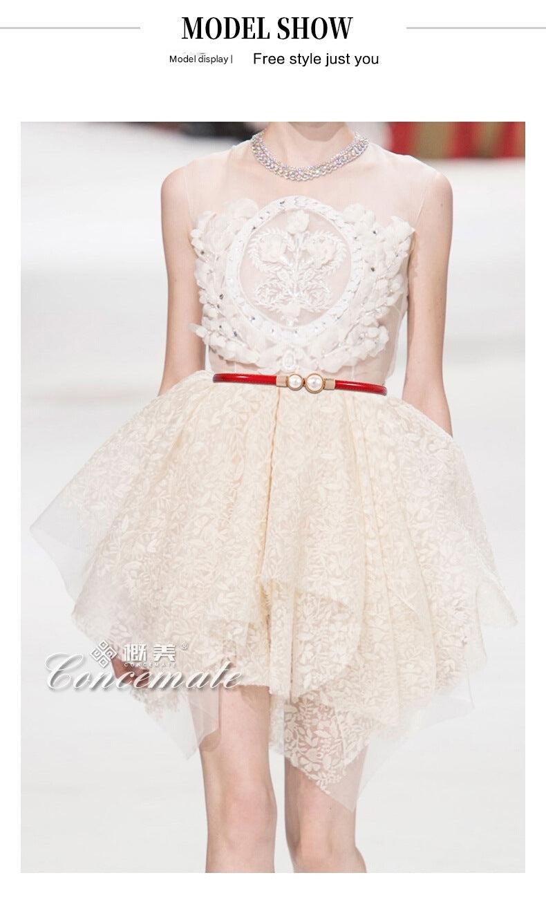 Fashionable waist belt in red color