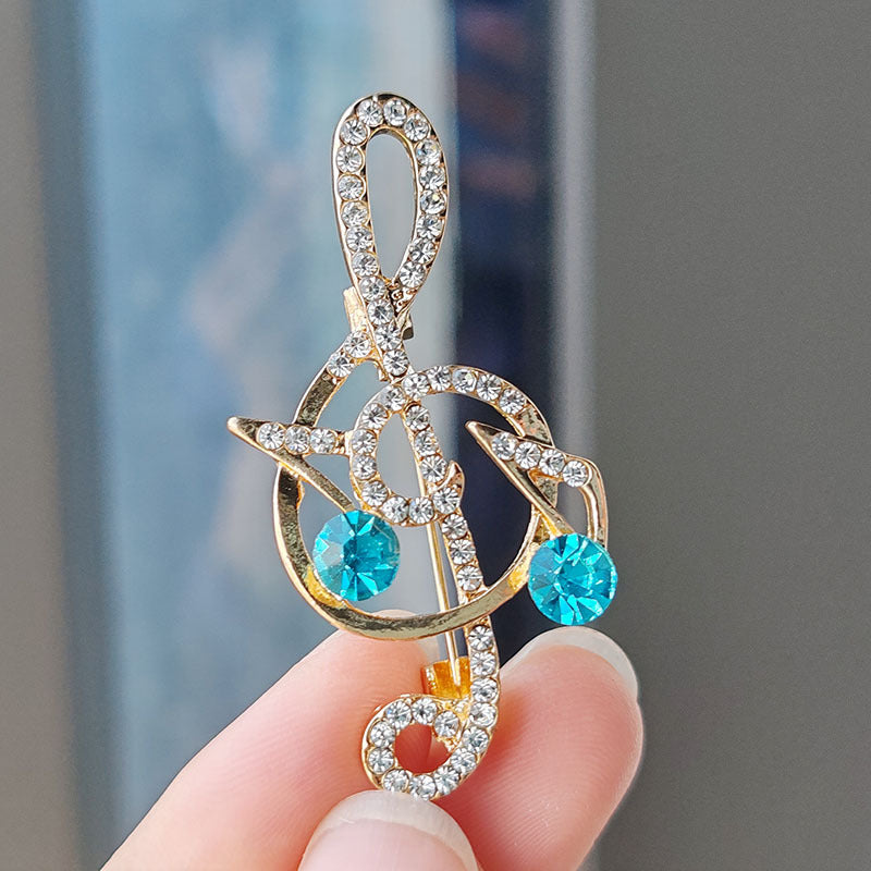Fashionable pin with heart design
