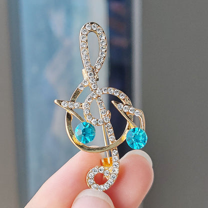 Fashionable pin with heart design