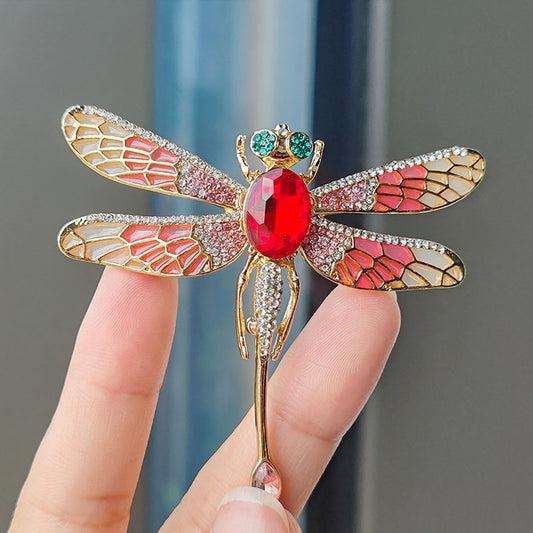 Vintage-Inspired Dragonfly Brooch Image 1