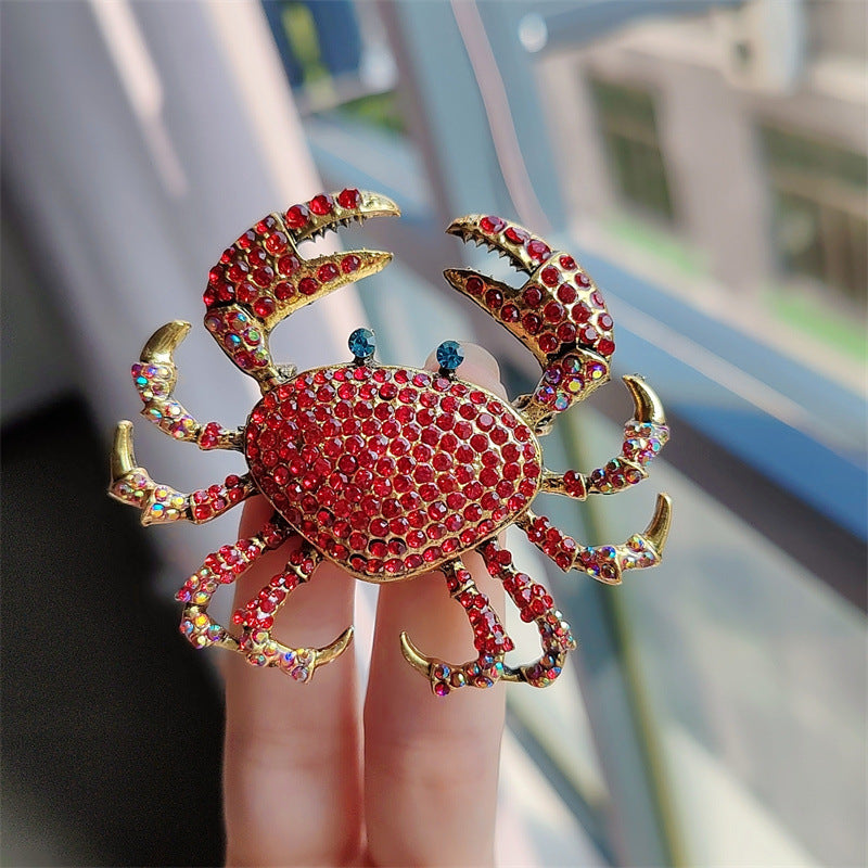 Chic crab brooch with rhinestones
